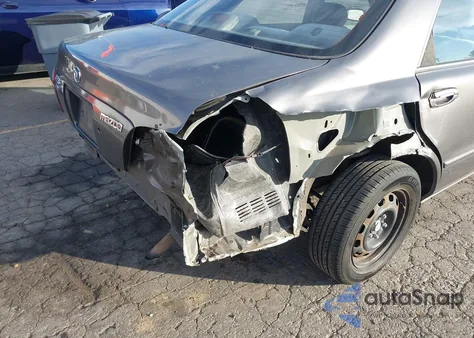 2000 Mazda 626 Es/Lx z USA, uszkodzony, nr VIN 1YVGF22C2Y5109875